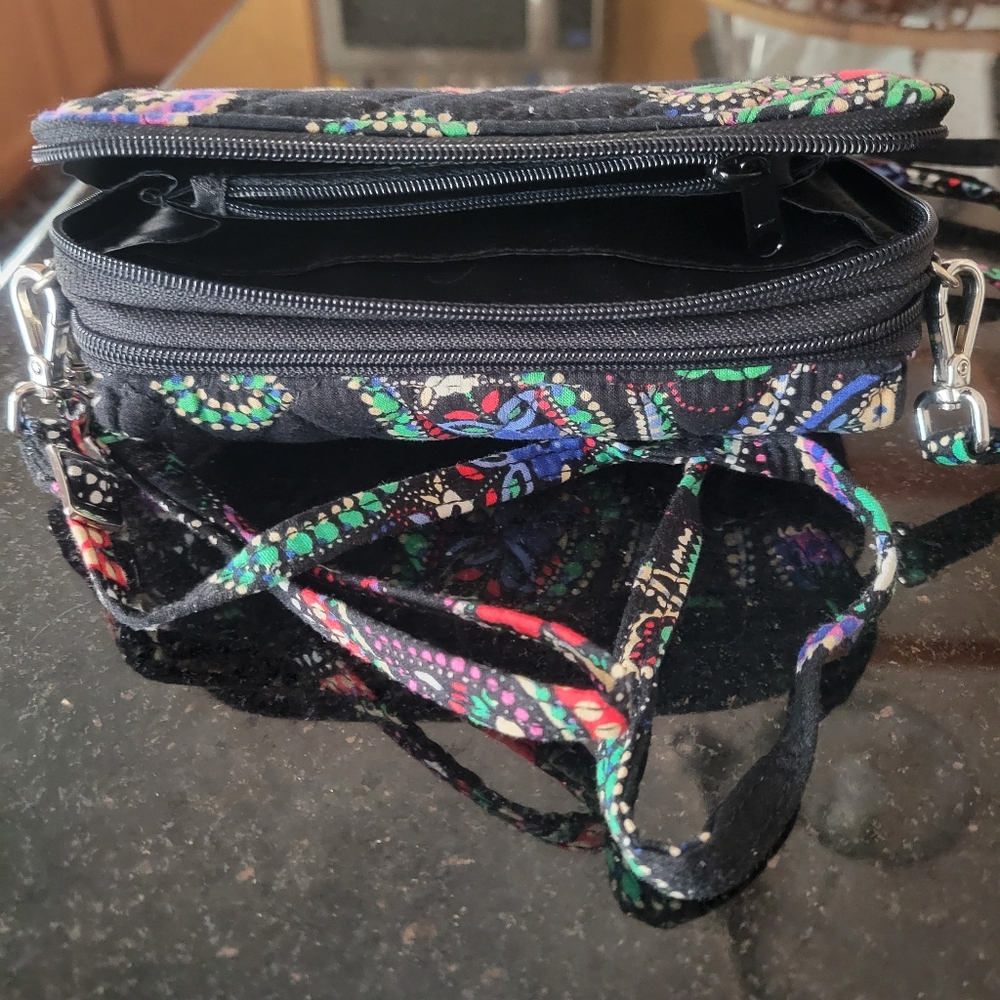 Vera Bradley RFID All in one Crossbody - Picture 5 of 8